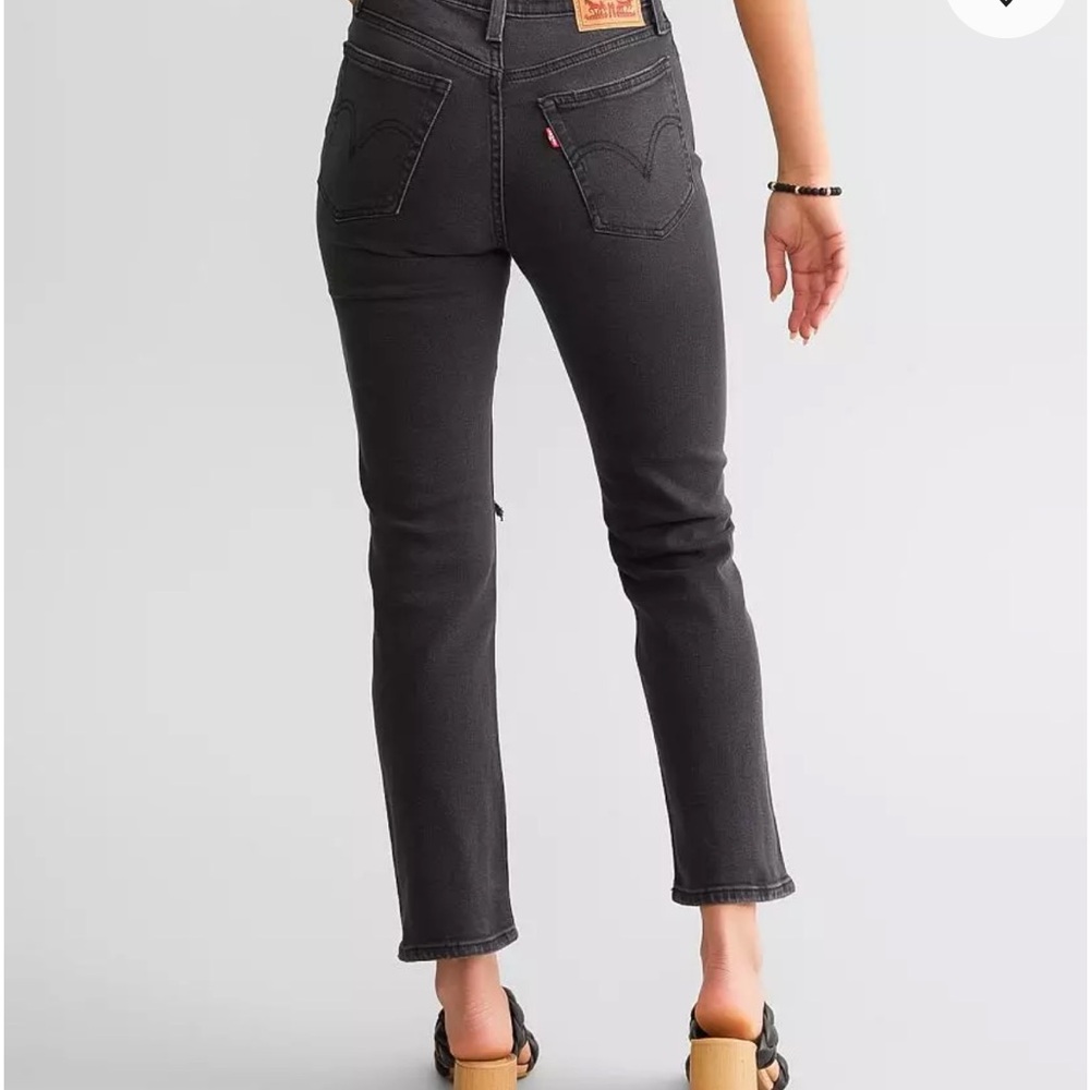 Levi’s Wedgie Straight Stretch Jeans NWT Black High Rise W28 L28 Size 6 Short - Picture 3 of 11